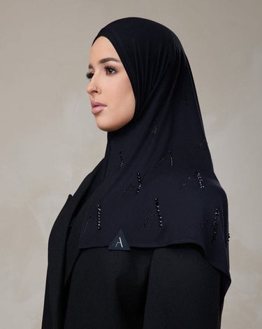 Delphine Hoofddoek, Black