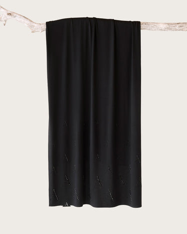 Delphine Hoofddoek, Black
